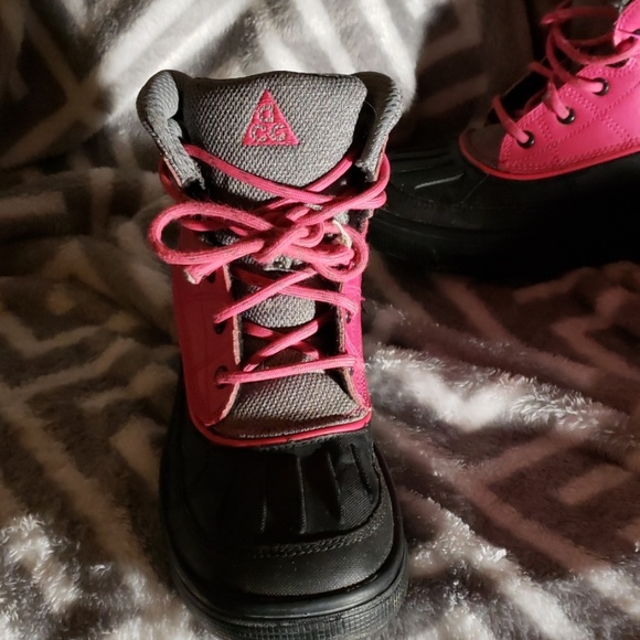 NIKE winter ,waterproof boots - Picture 3 of 5